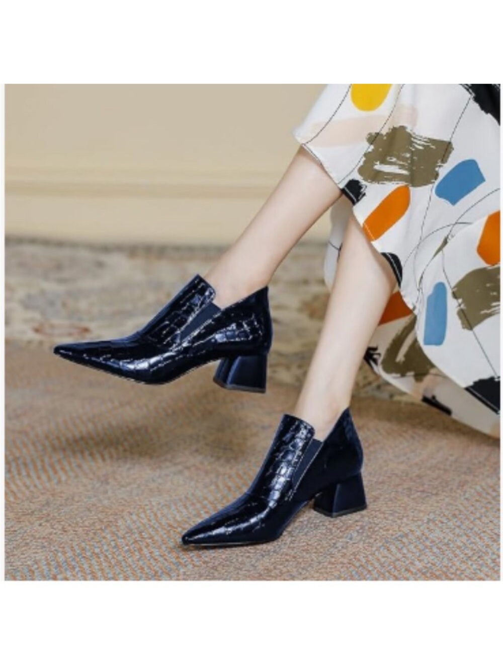 YDN navy blue patent leather crocodile ankle bootie block heel size 8.5 pointed